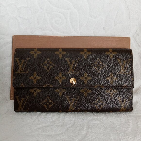 Monogrammed Wallet -- NEW IN BOX - Picture 1 of 5